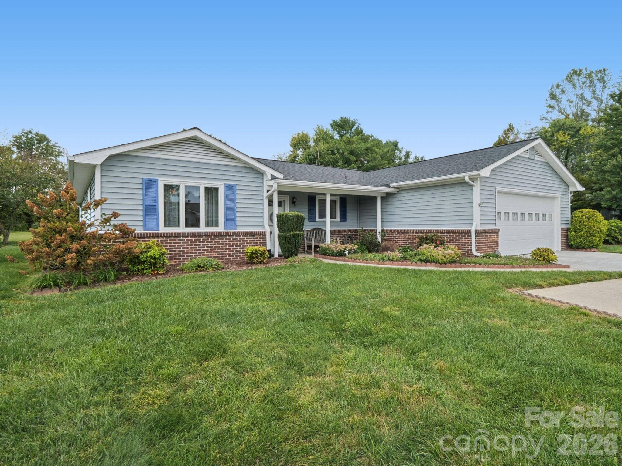 300 Dellford CT, Hendersonville, NC 28792