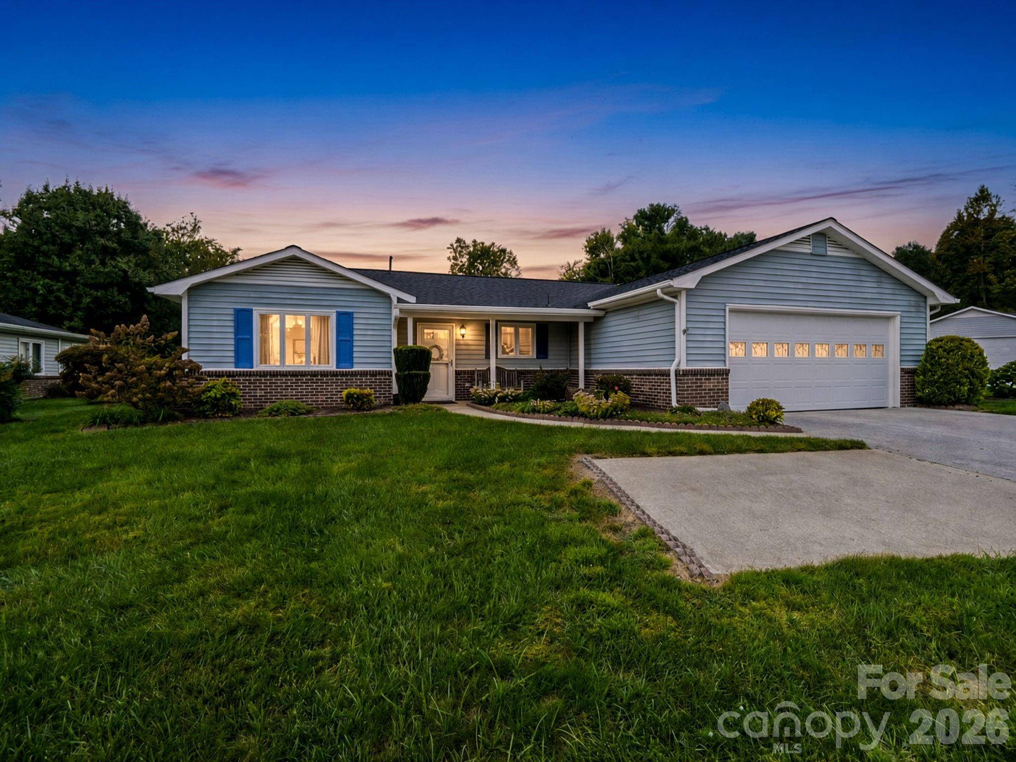300 Dellford CT, Hendersonville, NC 28792
