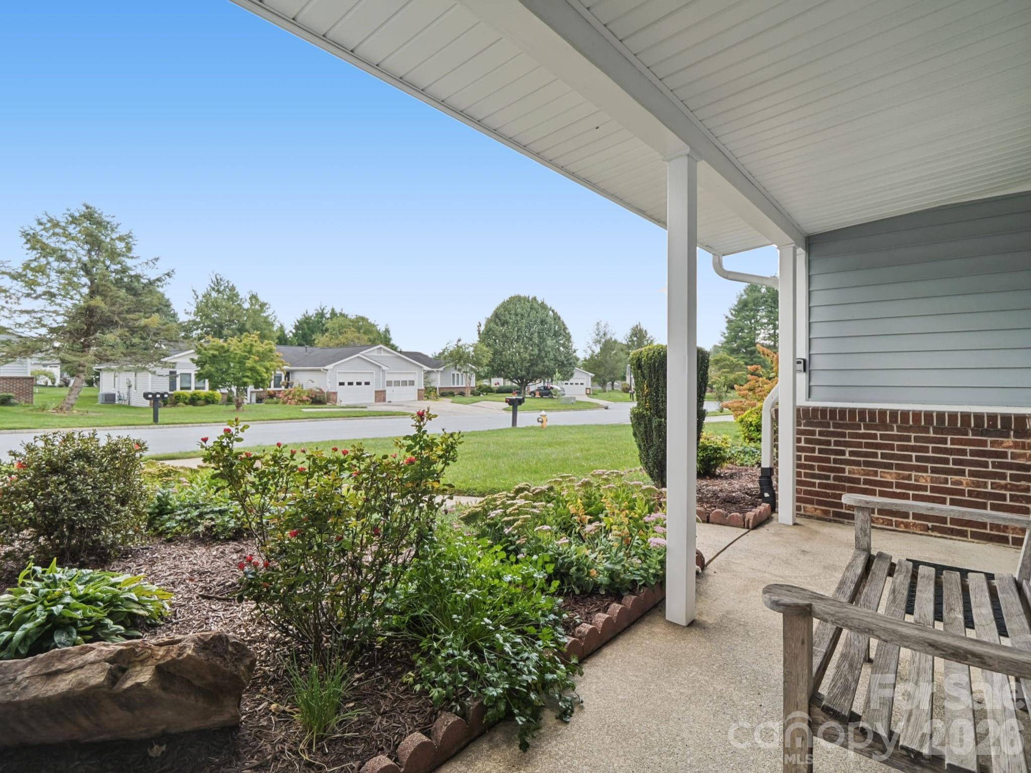 300 Dellford CT, Hendersonville, NC 28792