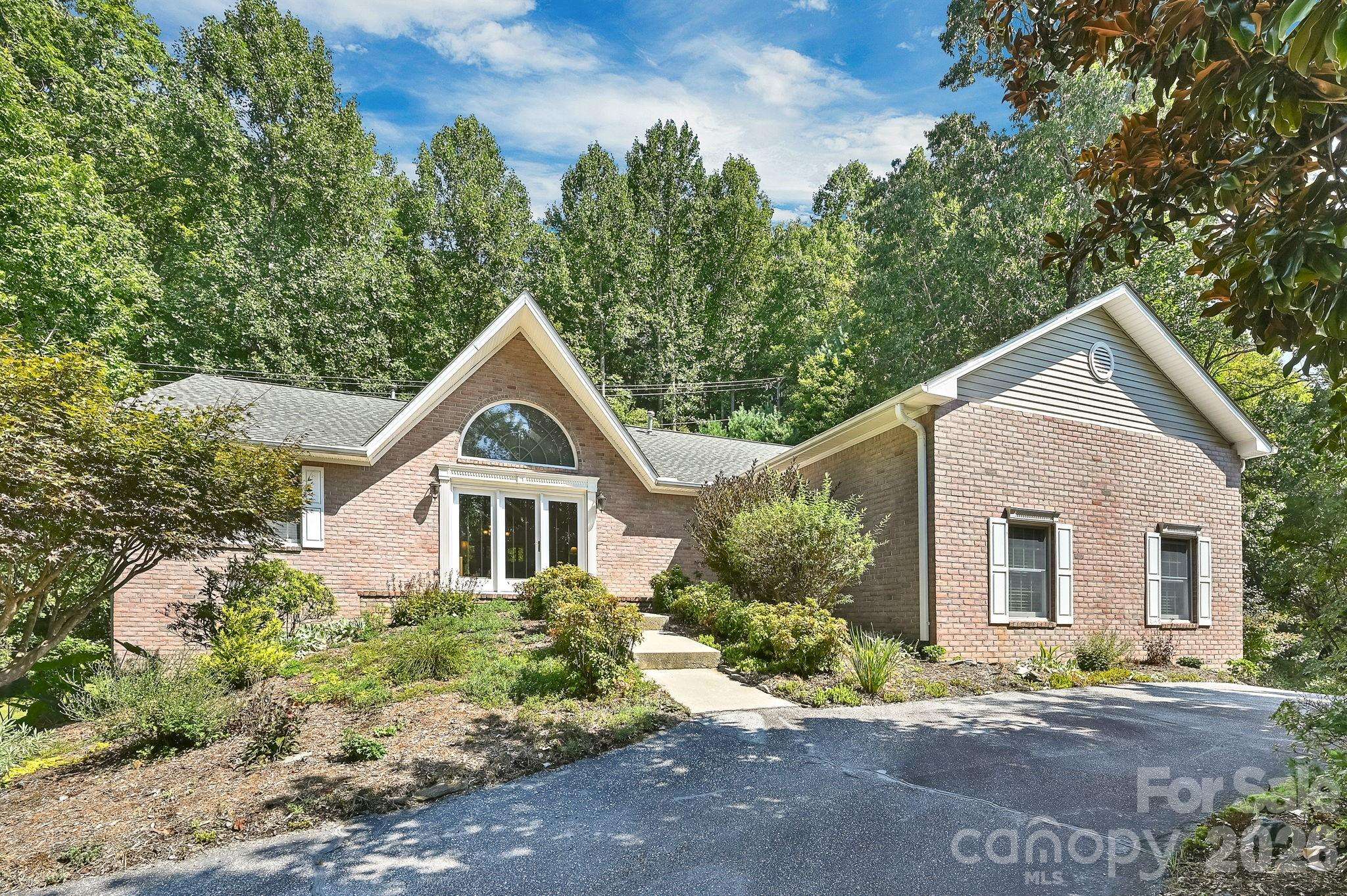 4311 Cove Loop RD, Hendersonville, NC 28739