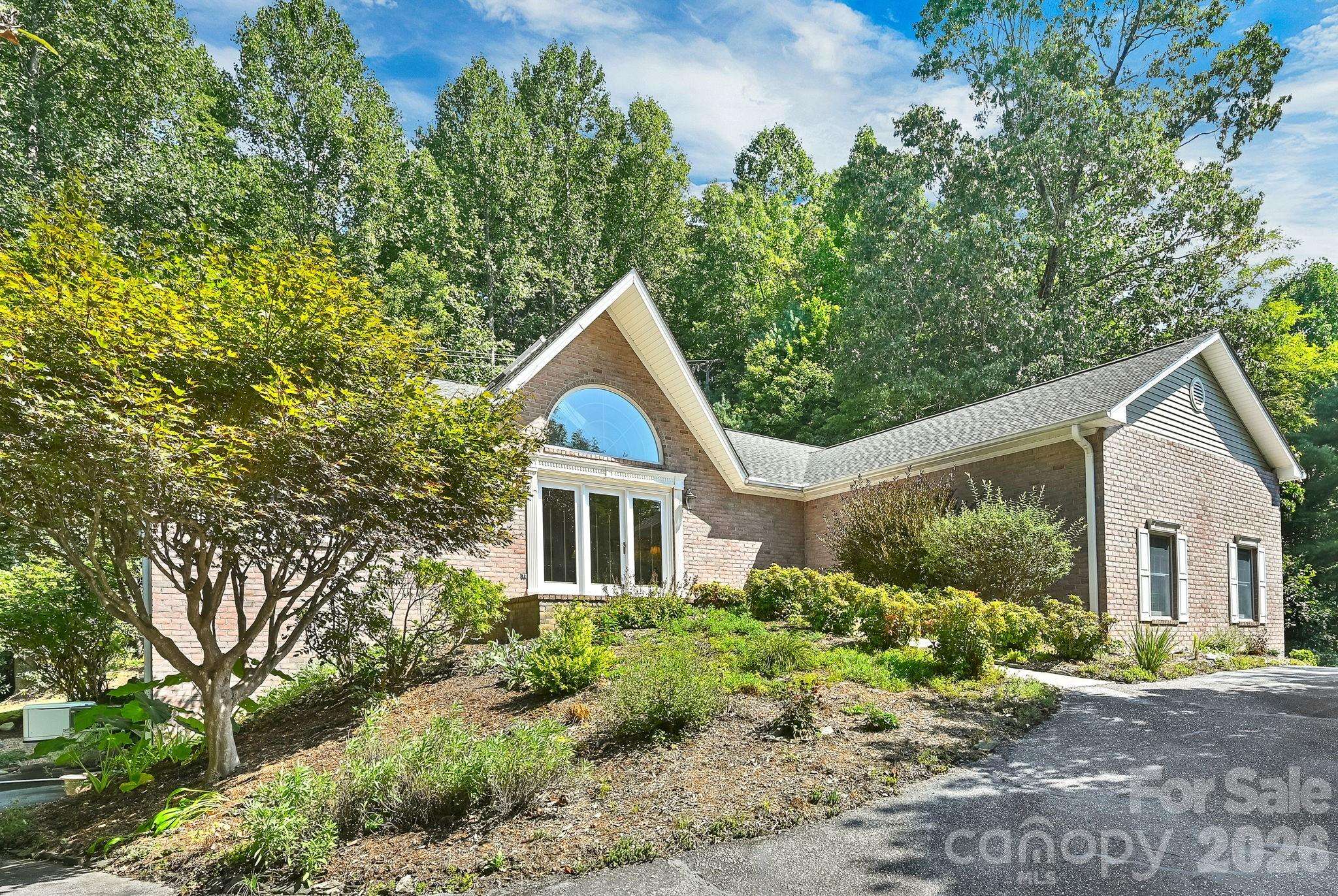 4311 Cove Loop RD, Hendersonville, NC 28739
