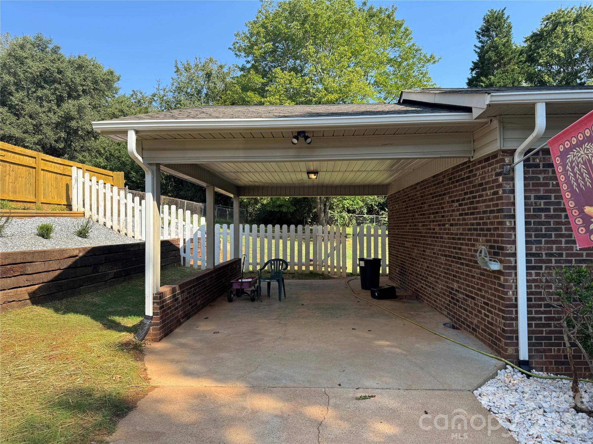 5672 Claridge DR, Hickory, NC 28602