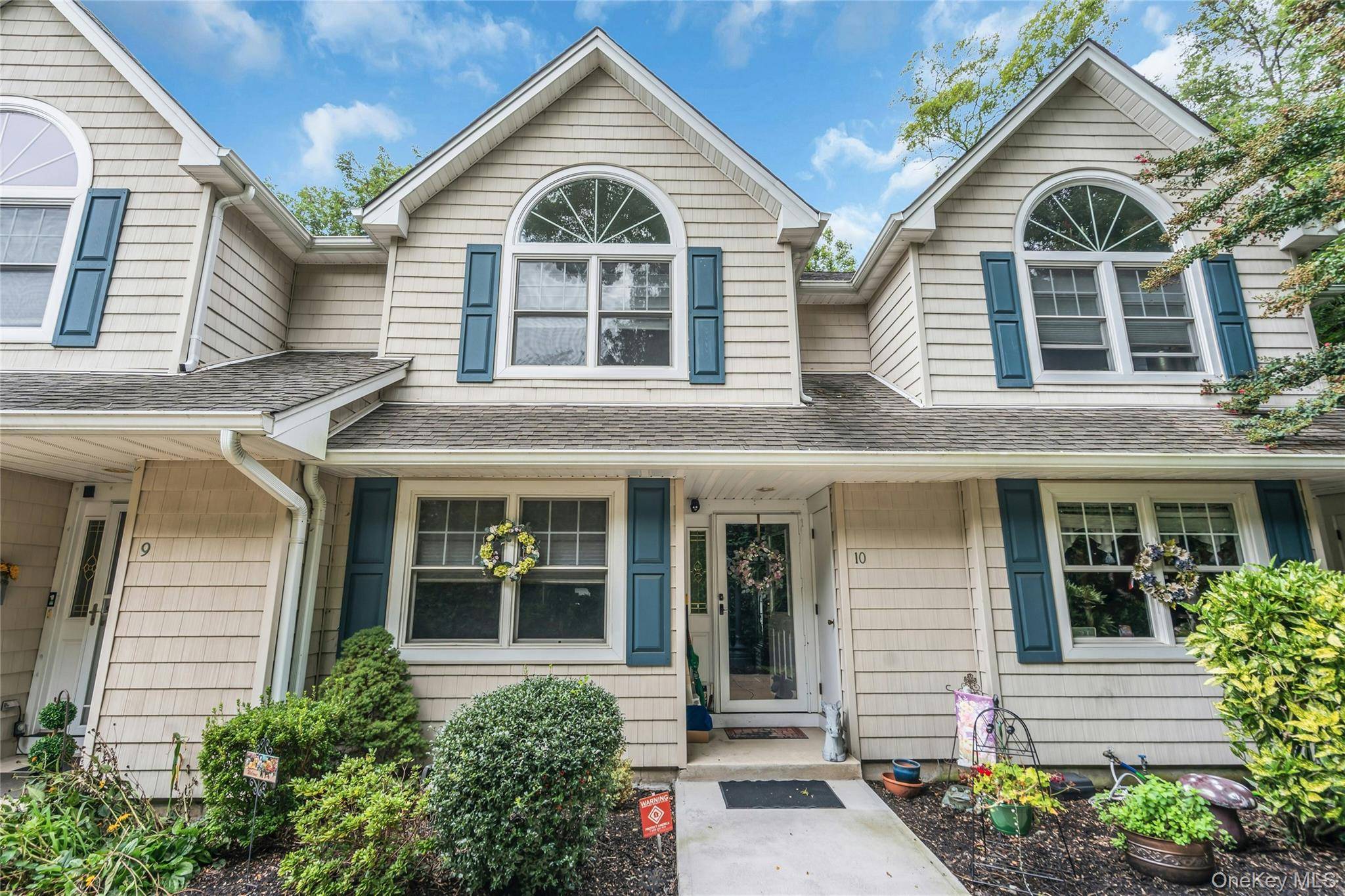 176 Merrick RD #10, Amityville, NY 11701