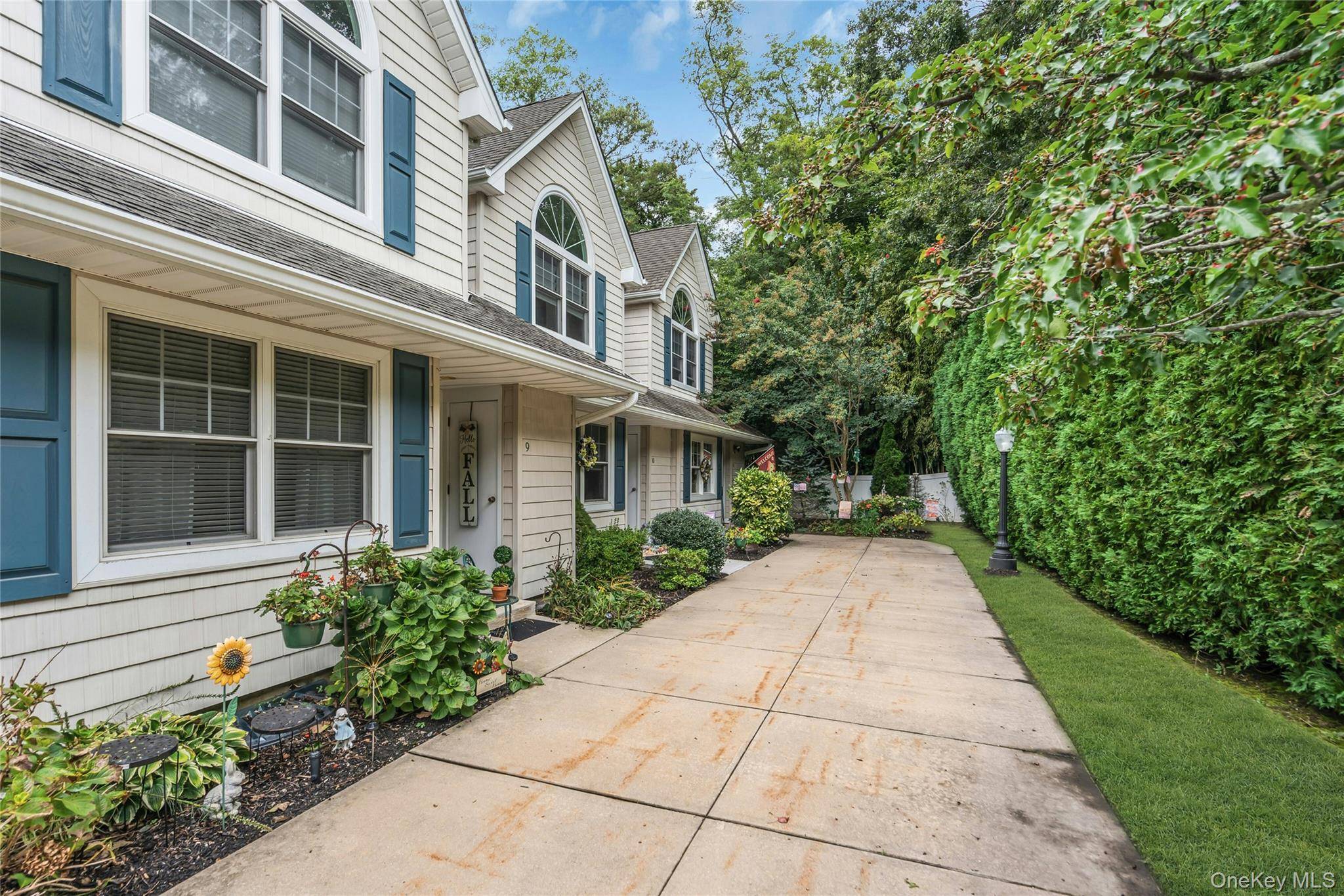 176 Merrick RD #10, Amityville, NY 11701