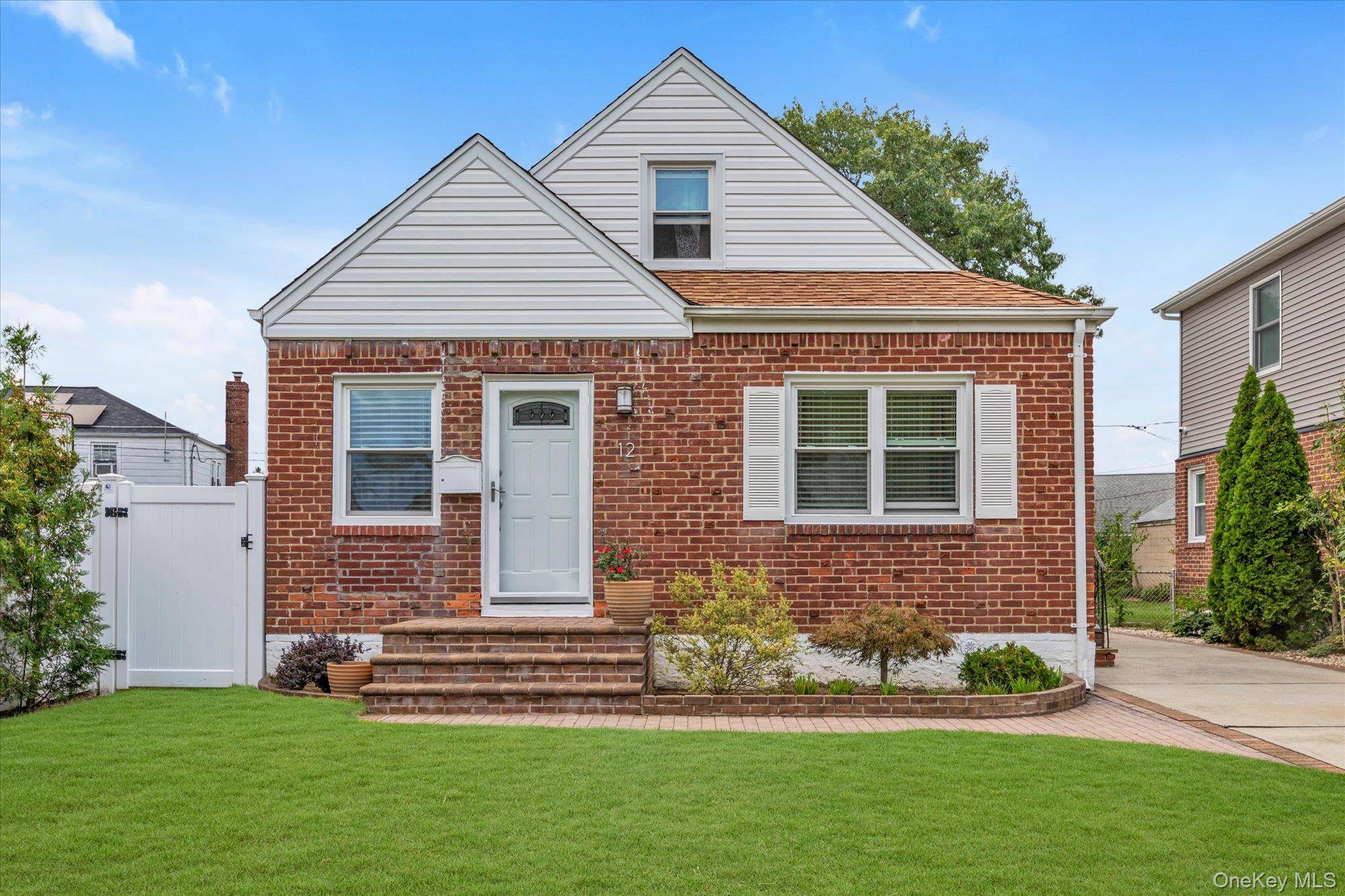 12 Kingston ST, Elmont, NY 11003