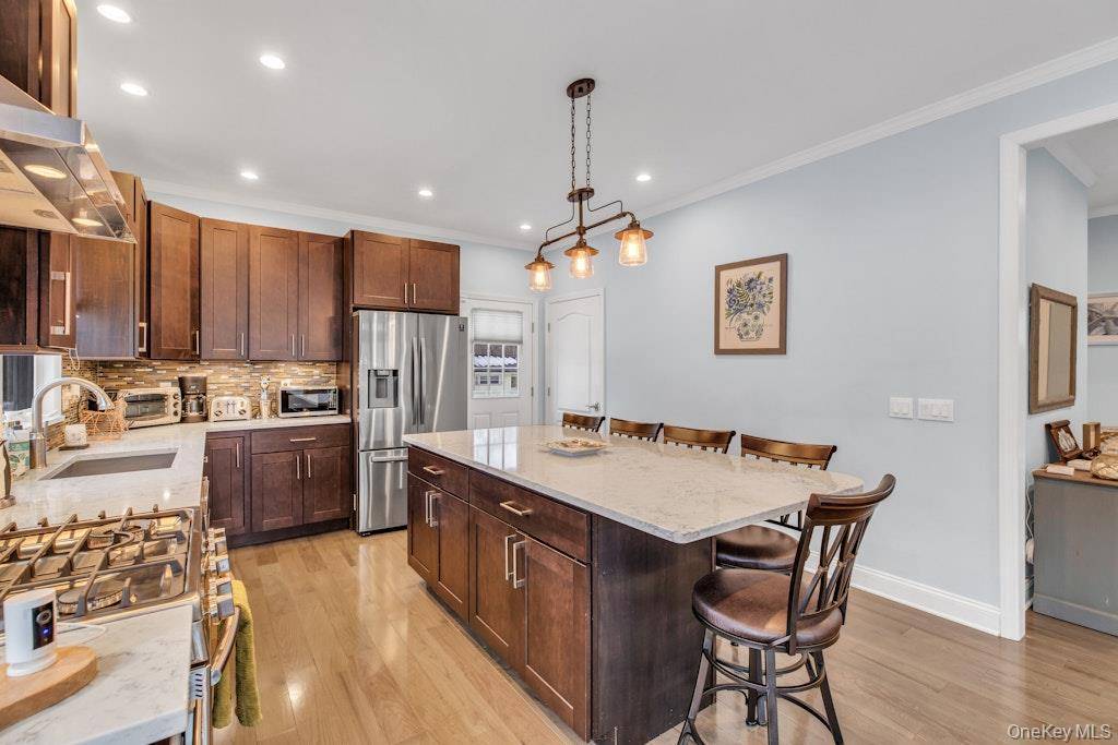 300 Fiddler LN, Greenport, NY 11944
