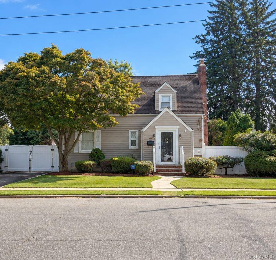 173 2nd ST, Hicksville, NY 11801