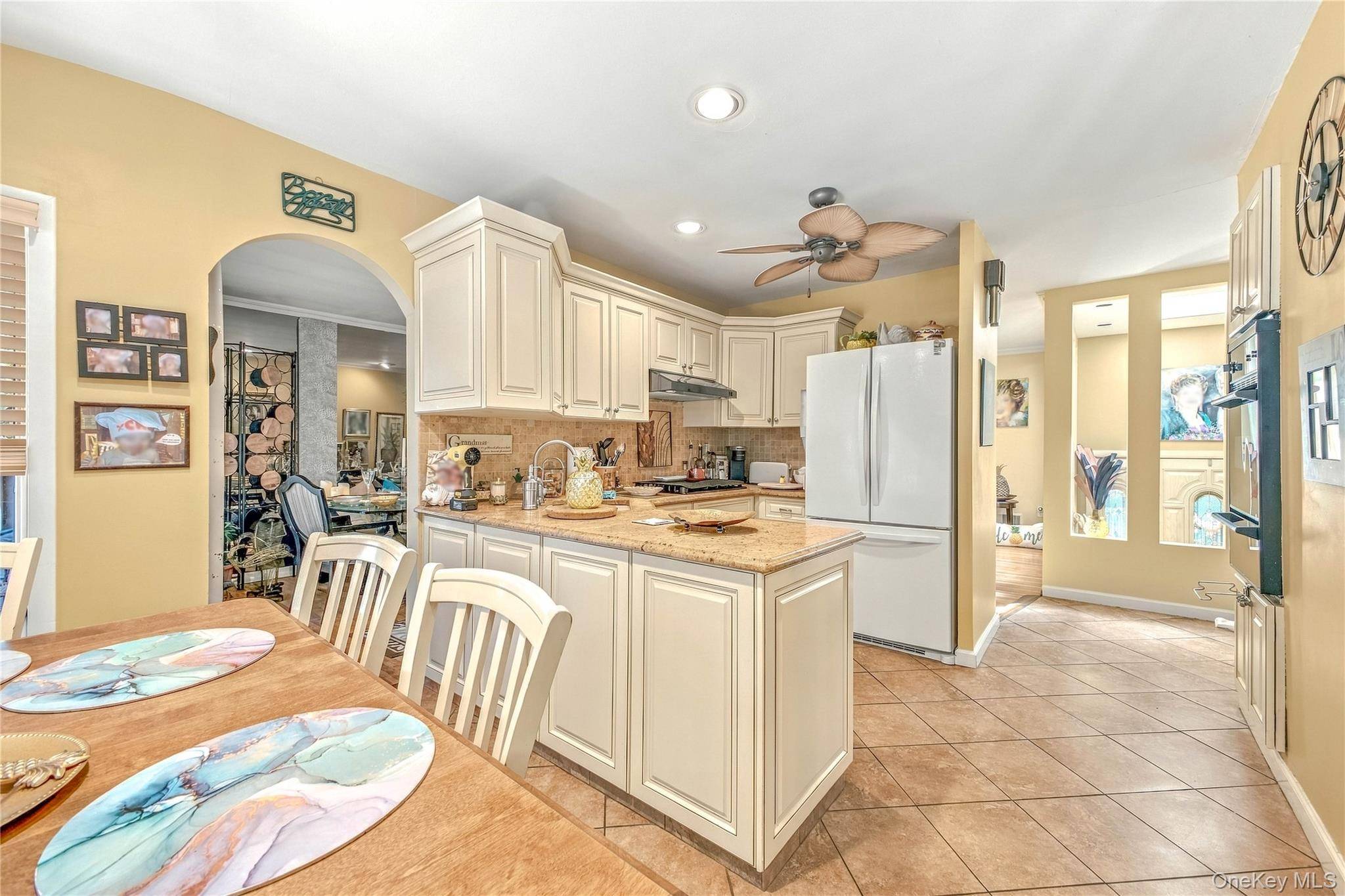 6 Kinsella ST, Dix Hills, NY 11746