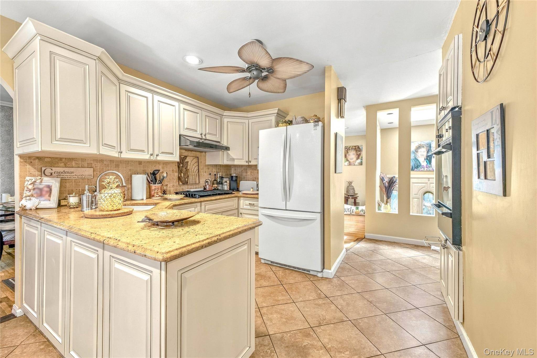 6 Kinsella ST, Dix Hills, NY 11746