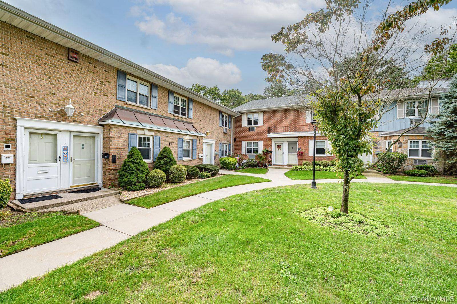 14 Glen Hollow Drive #E37, Holtsville, NY 11742