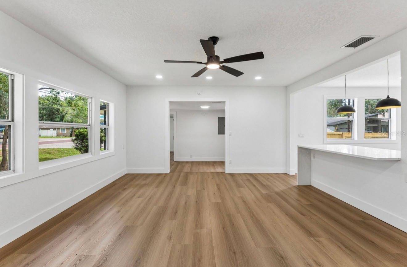 1910 CURRY FORD RD, Orlando, FL 32806