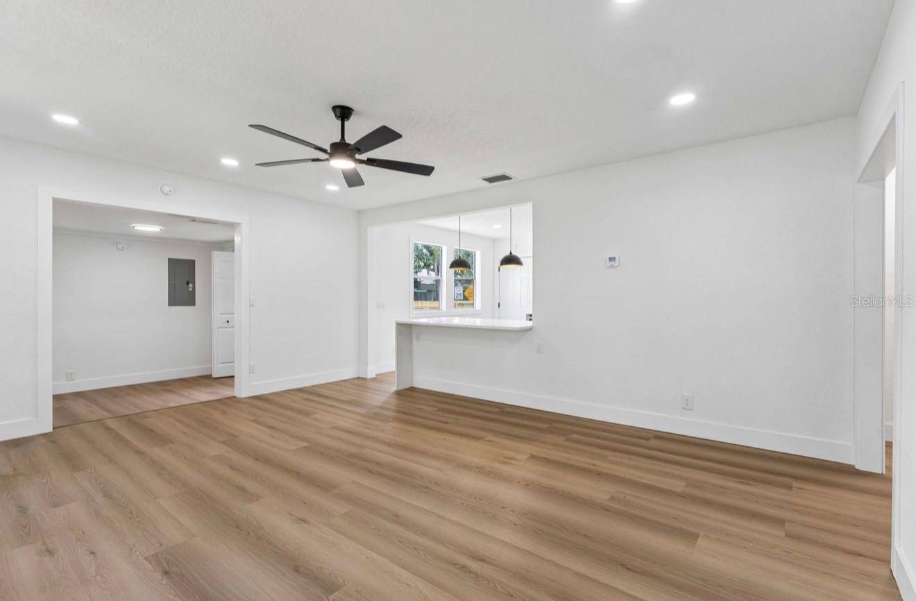 1910 CURRY FORD RD, Orlando, FL 32806