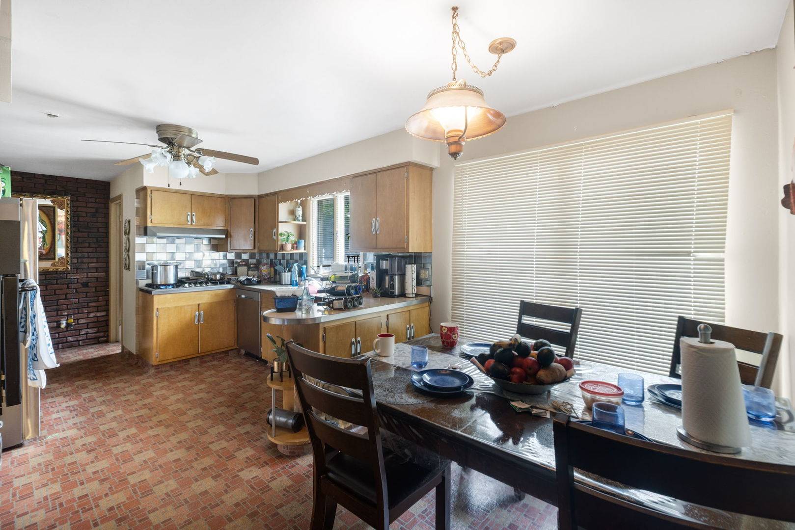 971 Demmond ST, Elgin, IL 60123