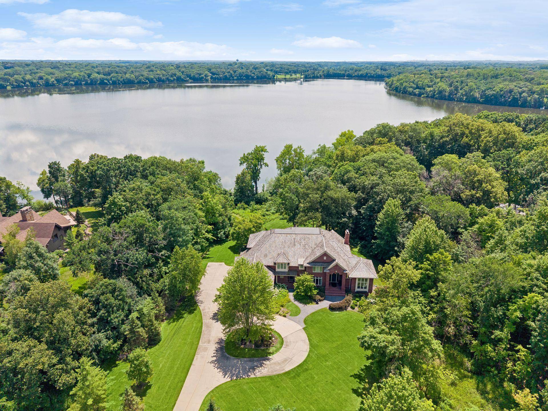 6 Island RD, North Oaks, MN 55127