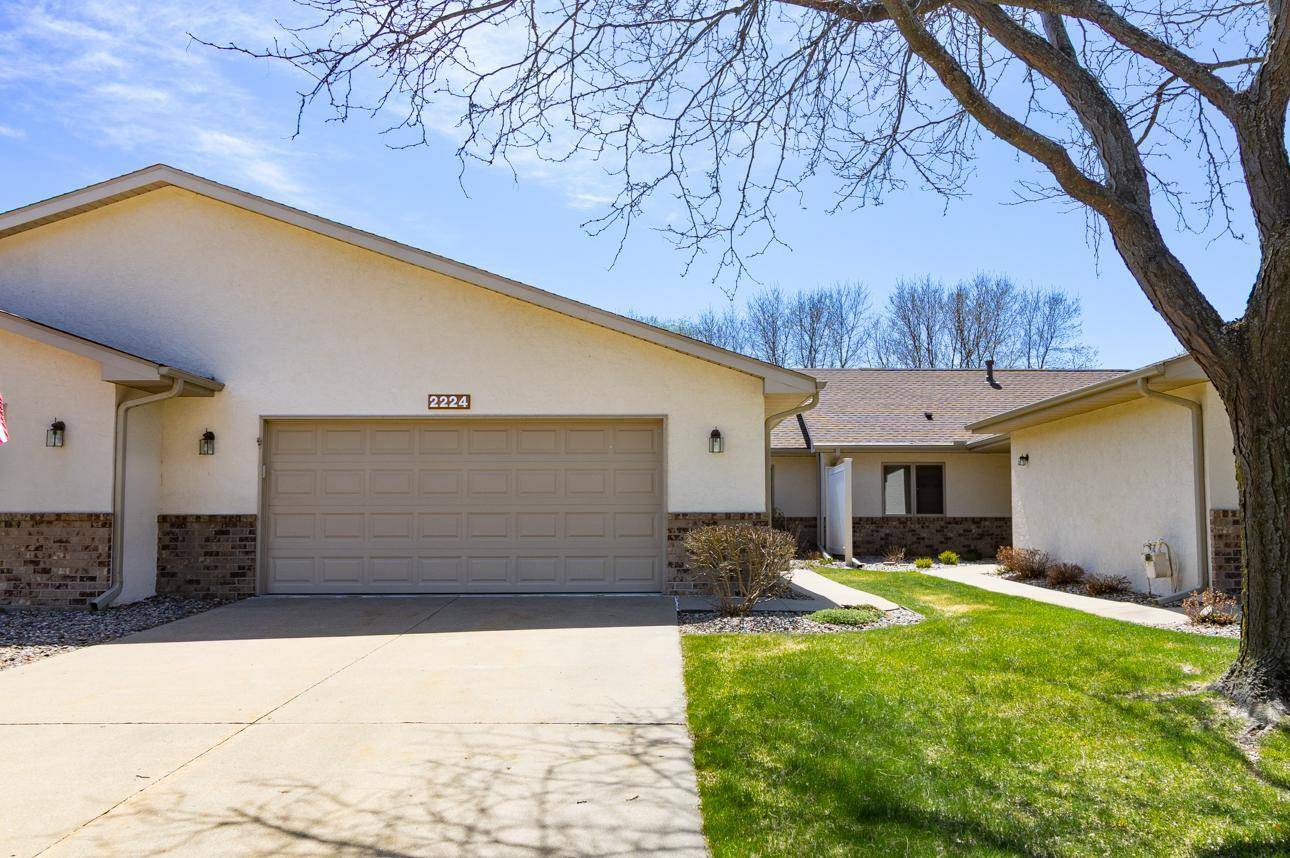 2224 Pinewood DR, Shakopee, MN 55379
