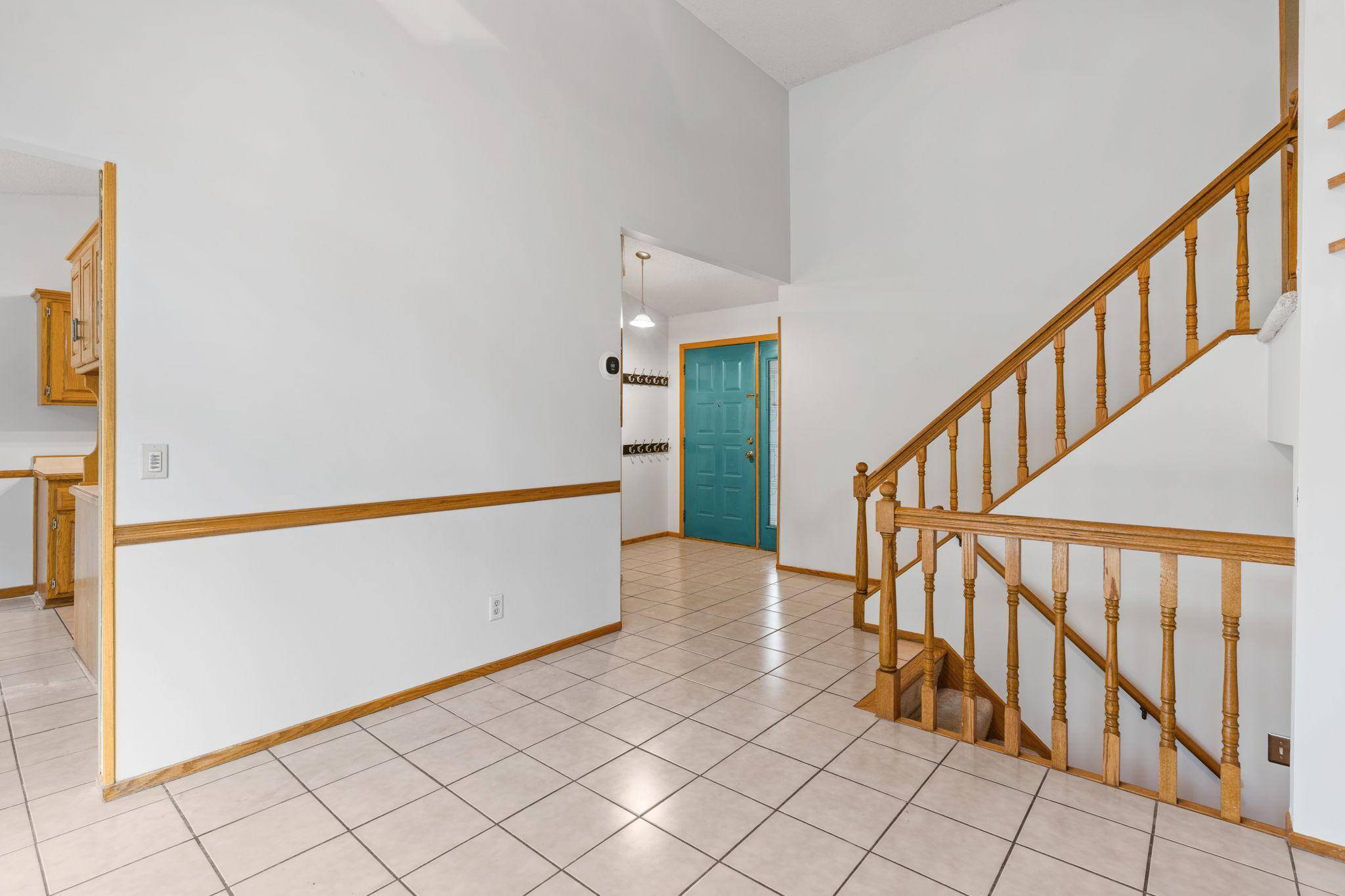 9163 Ranchview LN N, Maple Grove, MN 55369
