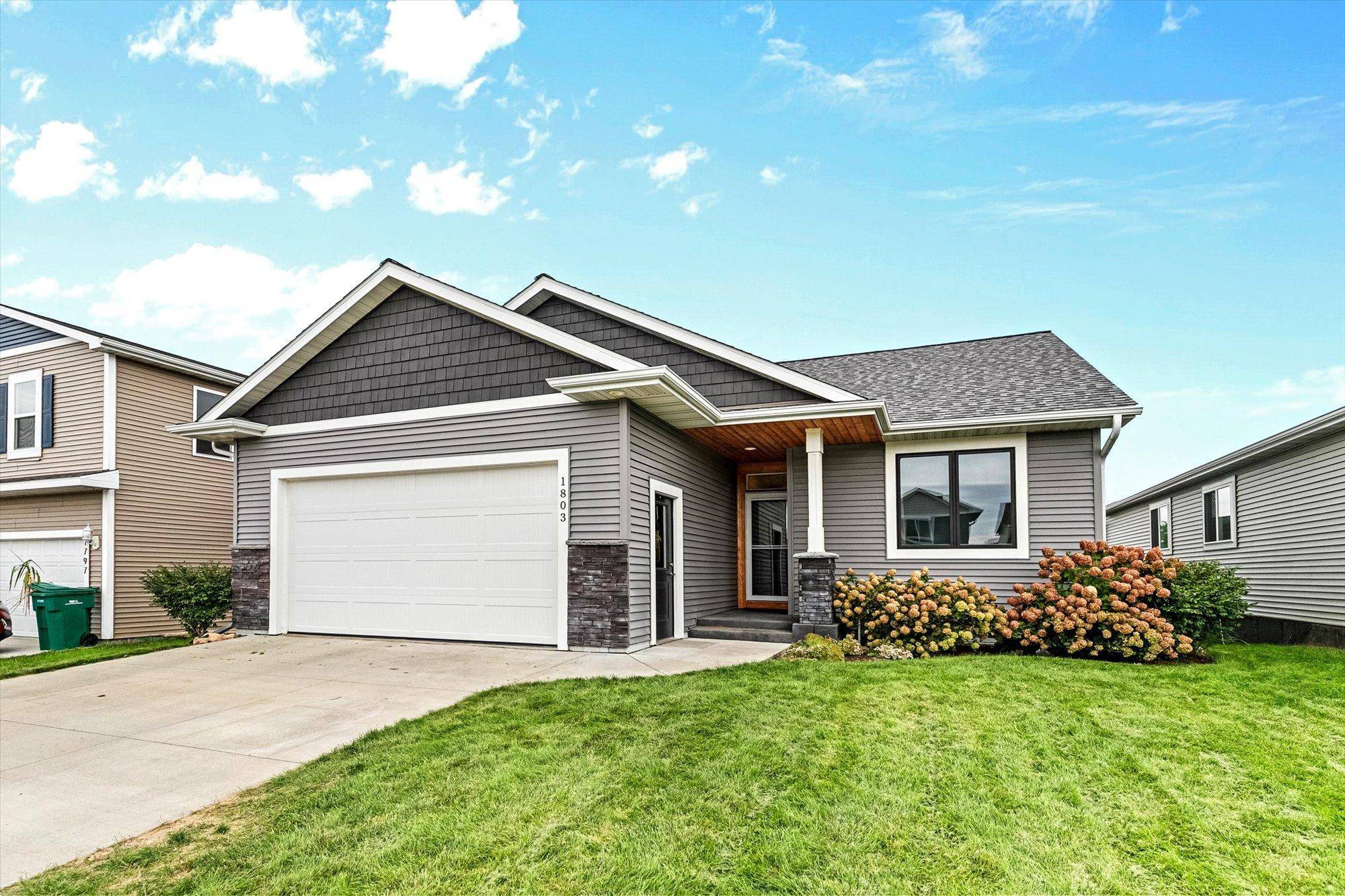 1803 Morning Glory DR, River Falls, WI 54022