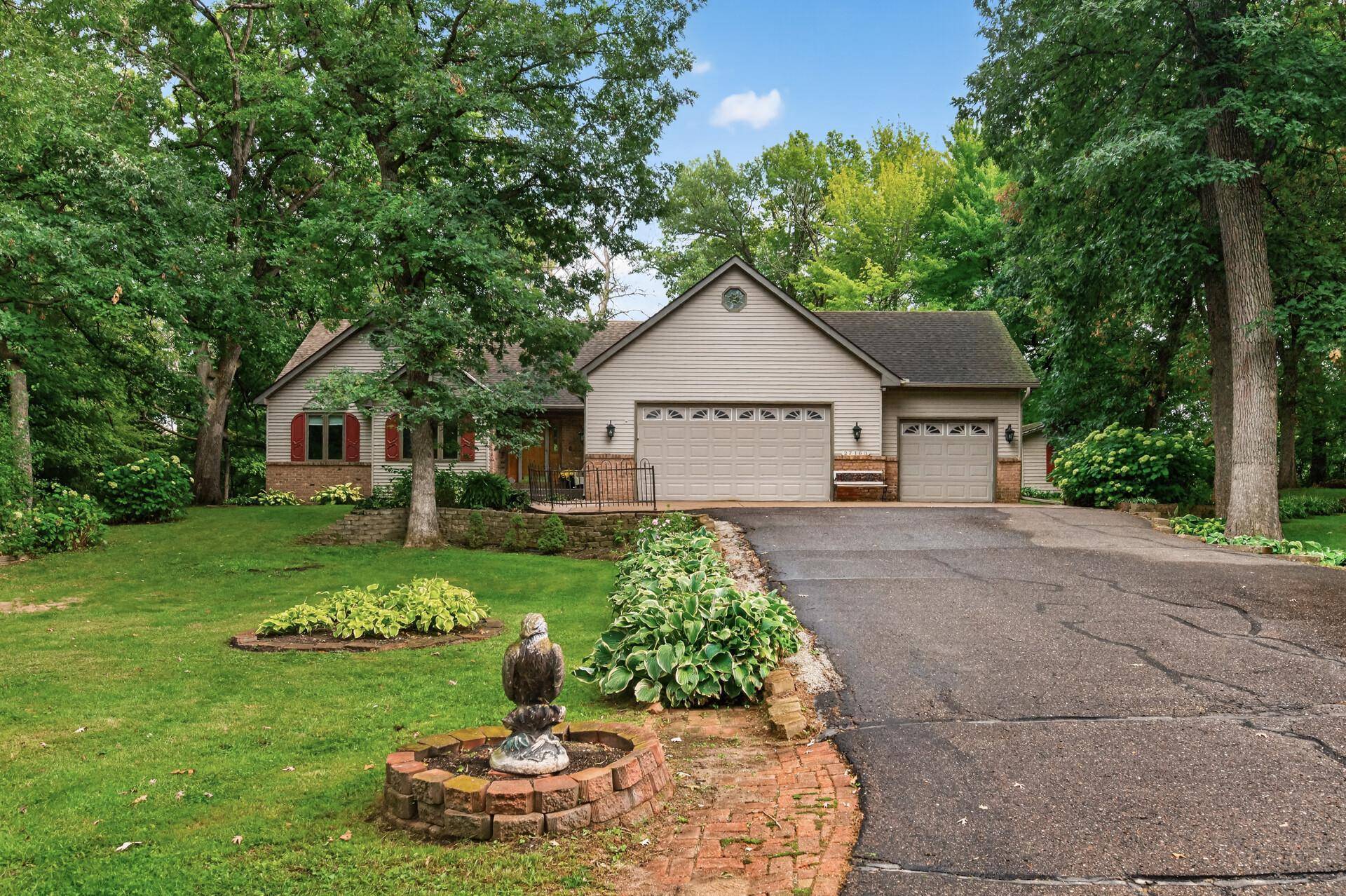 27163 Ironwood CT, Chisago City, MN 55013