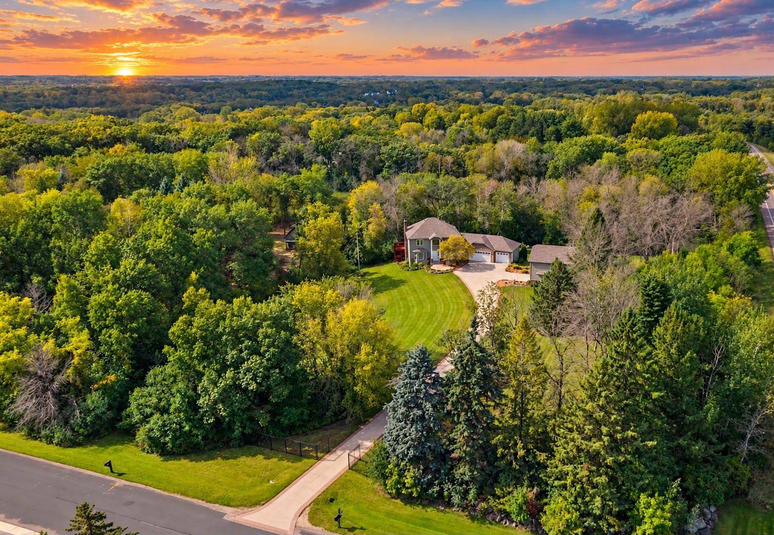 22530 Forest Ridge DR, Lakeville, MN 55044