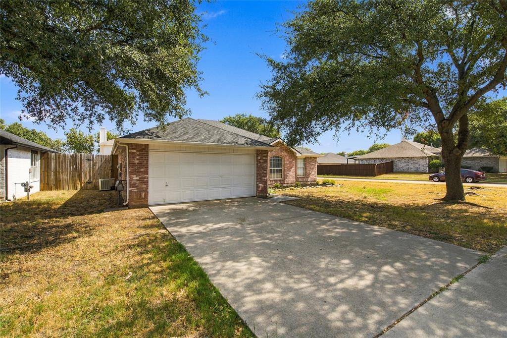 1024 Hiawatha Court, Saginaw, TX 76131
