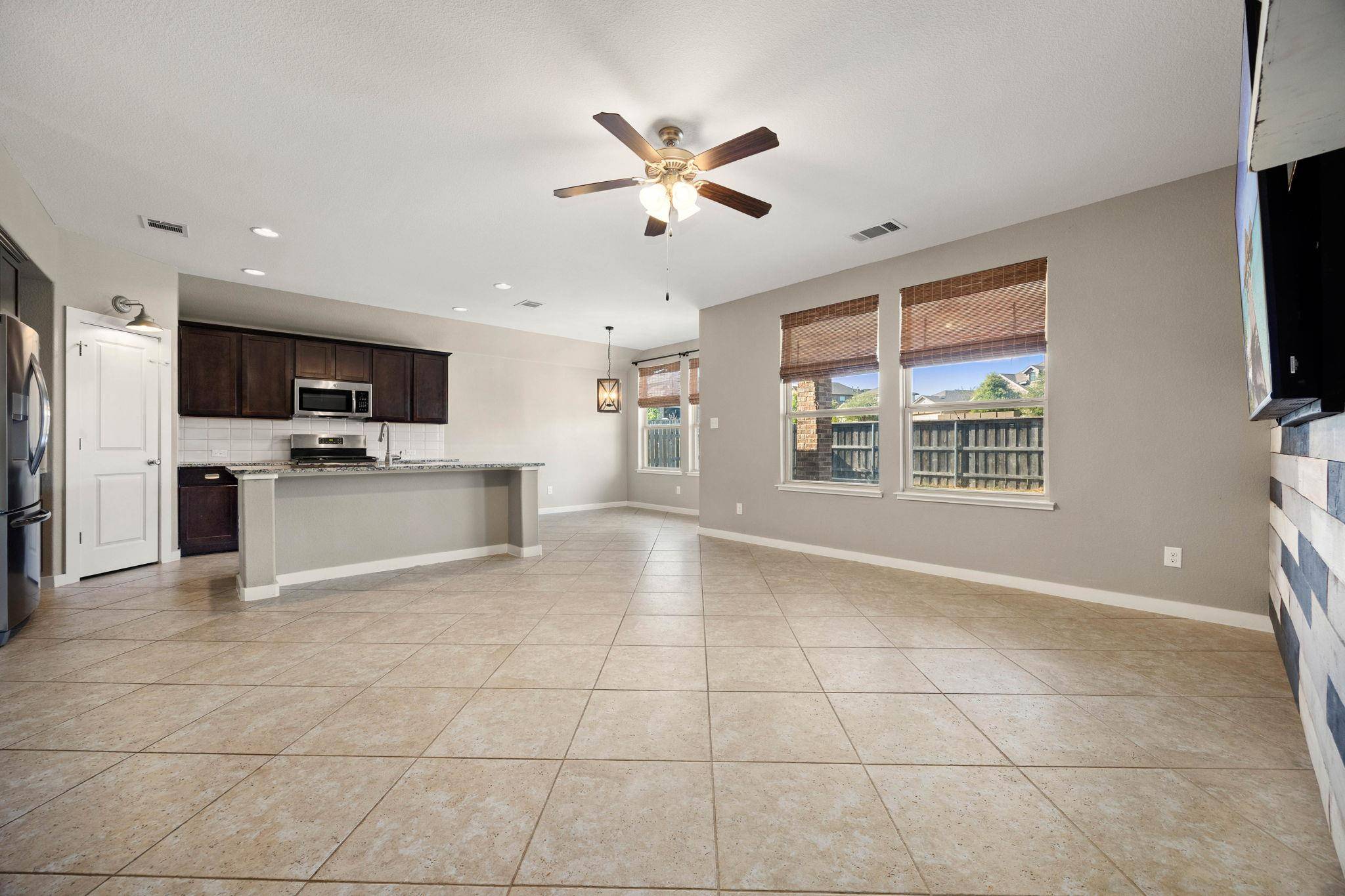 130 Starboard LN, Kyle, TX 78640