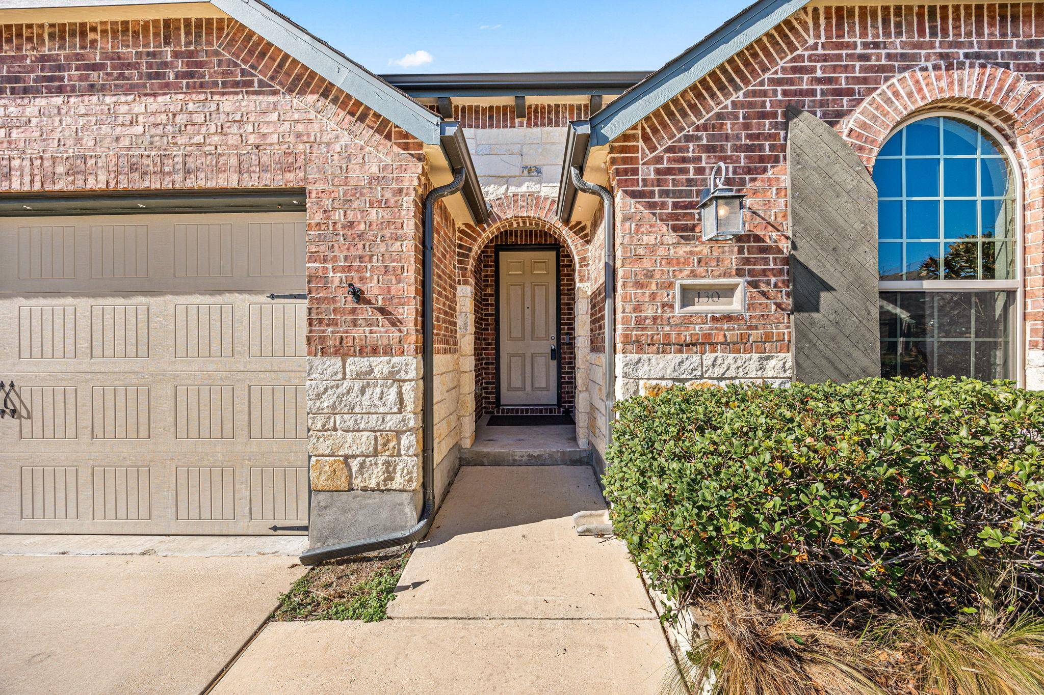130 Starboard LN, Kyle, TX 78640
