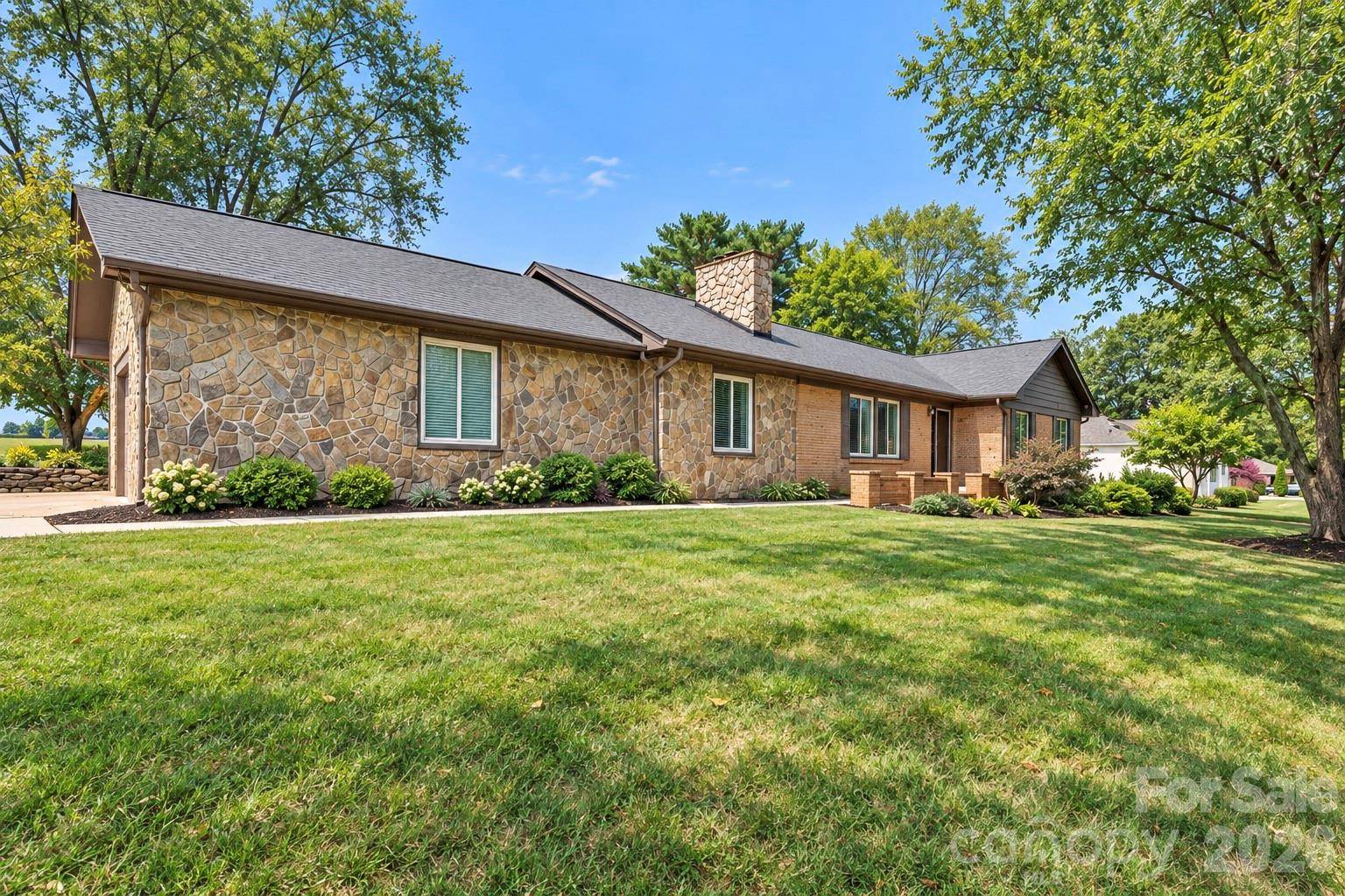 1953 Crestdale LN, Newton, NC 28658