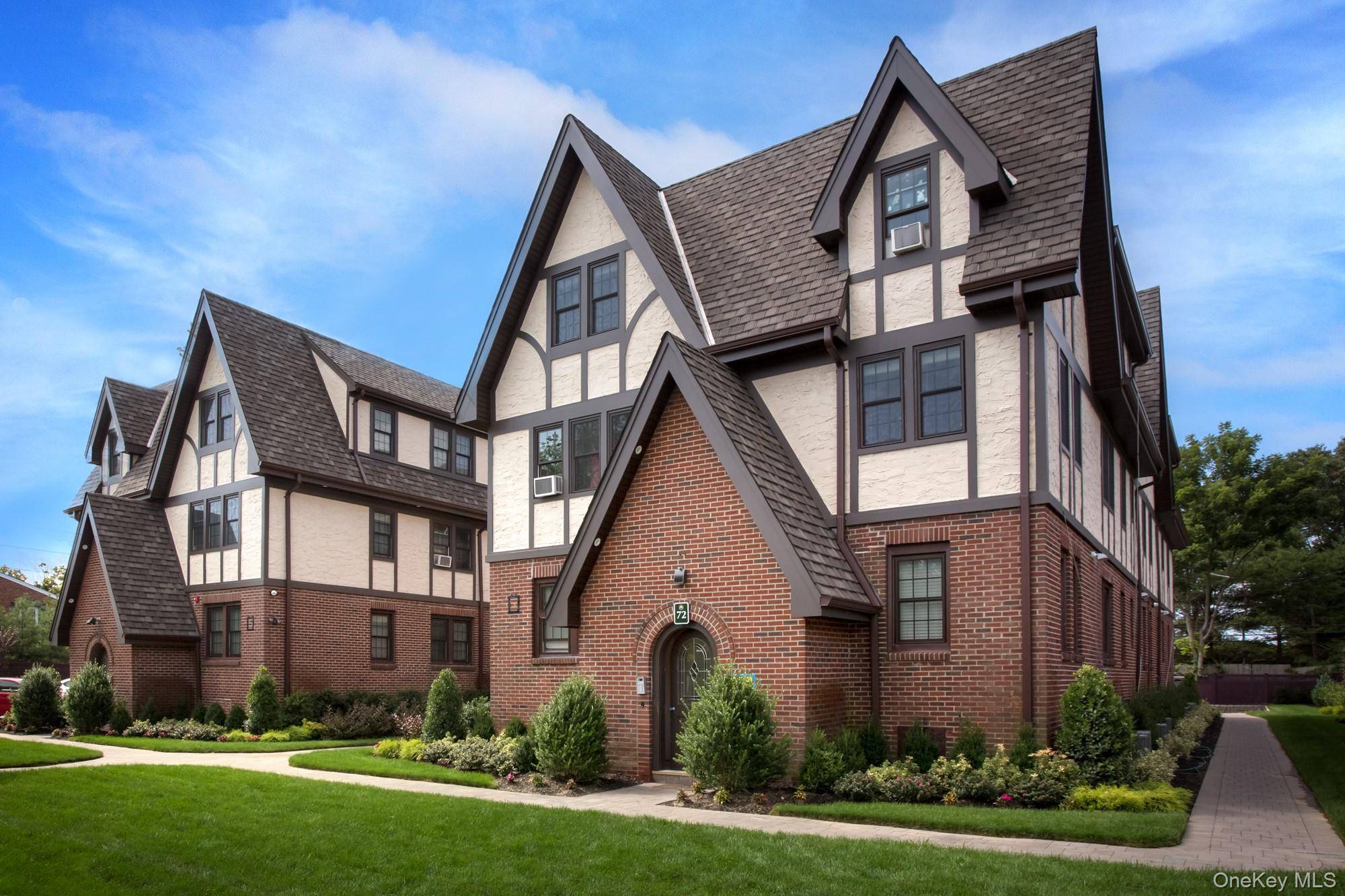 74 South Clinton AVE #3B, Bay Shore, NY 11706