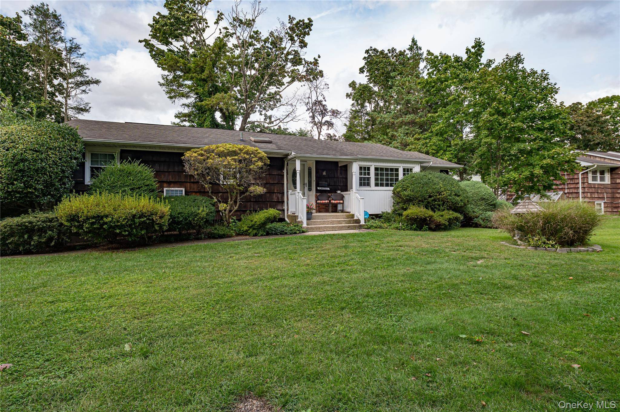 4 Huber PL, Saint James, NY 11780