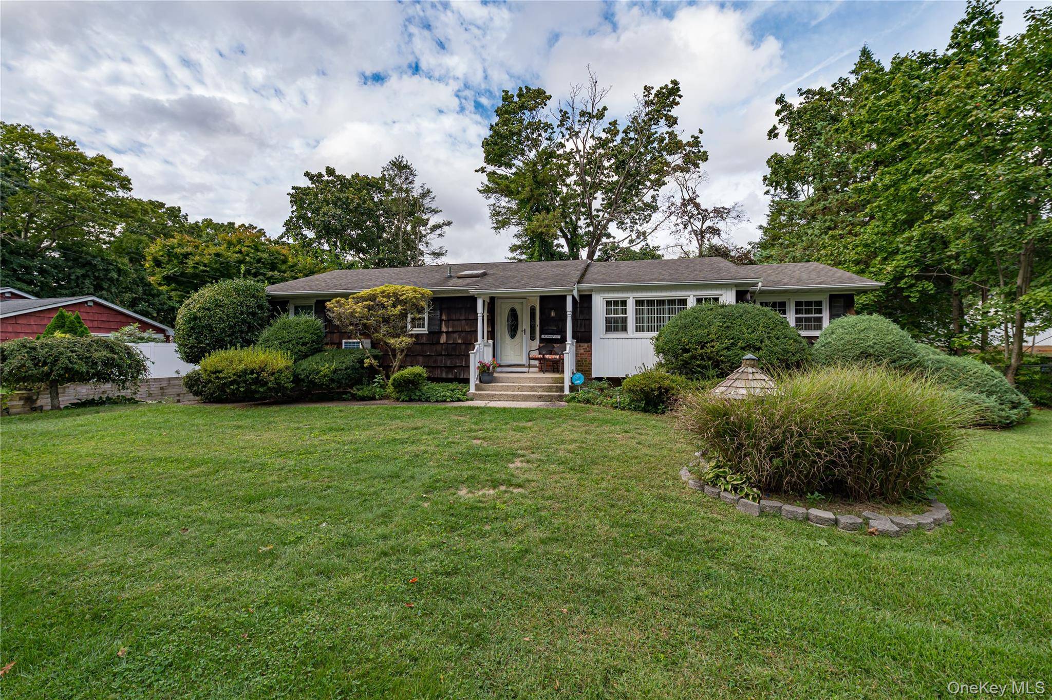 4 Huber PL, Saint James, NY 11780