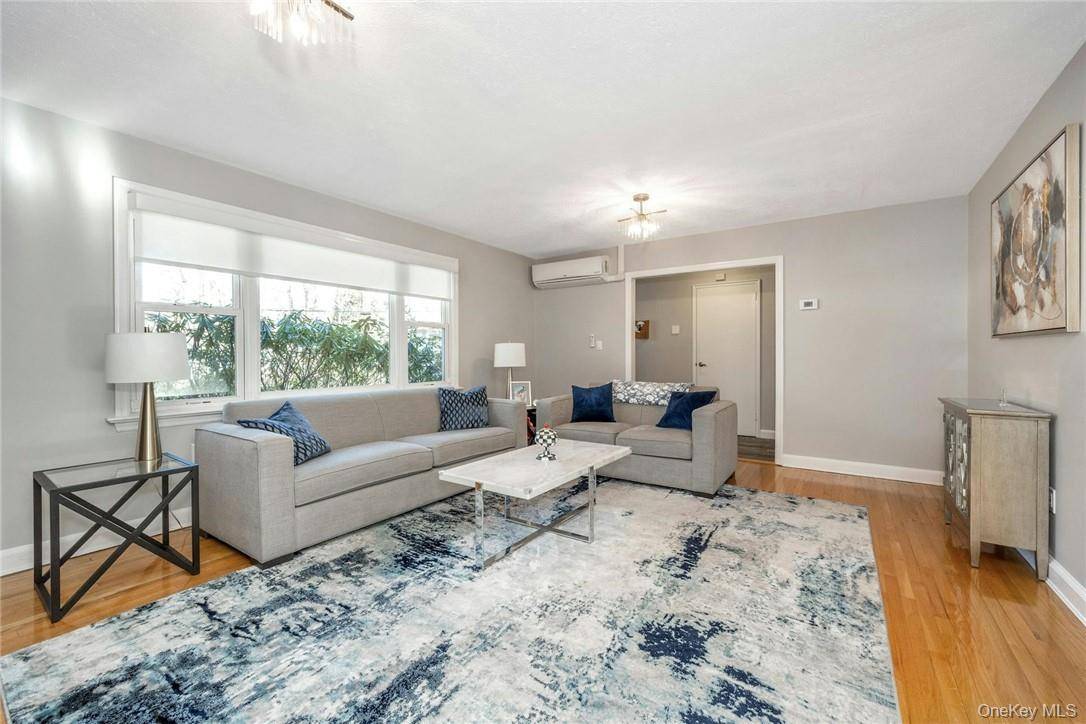 6 Crest DR, White Plains, NY 10607