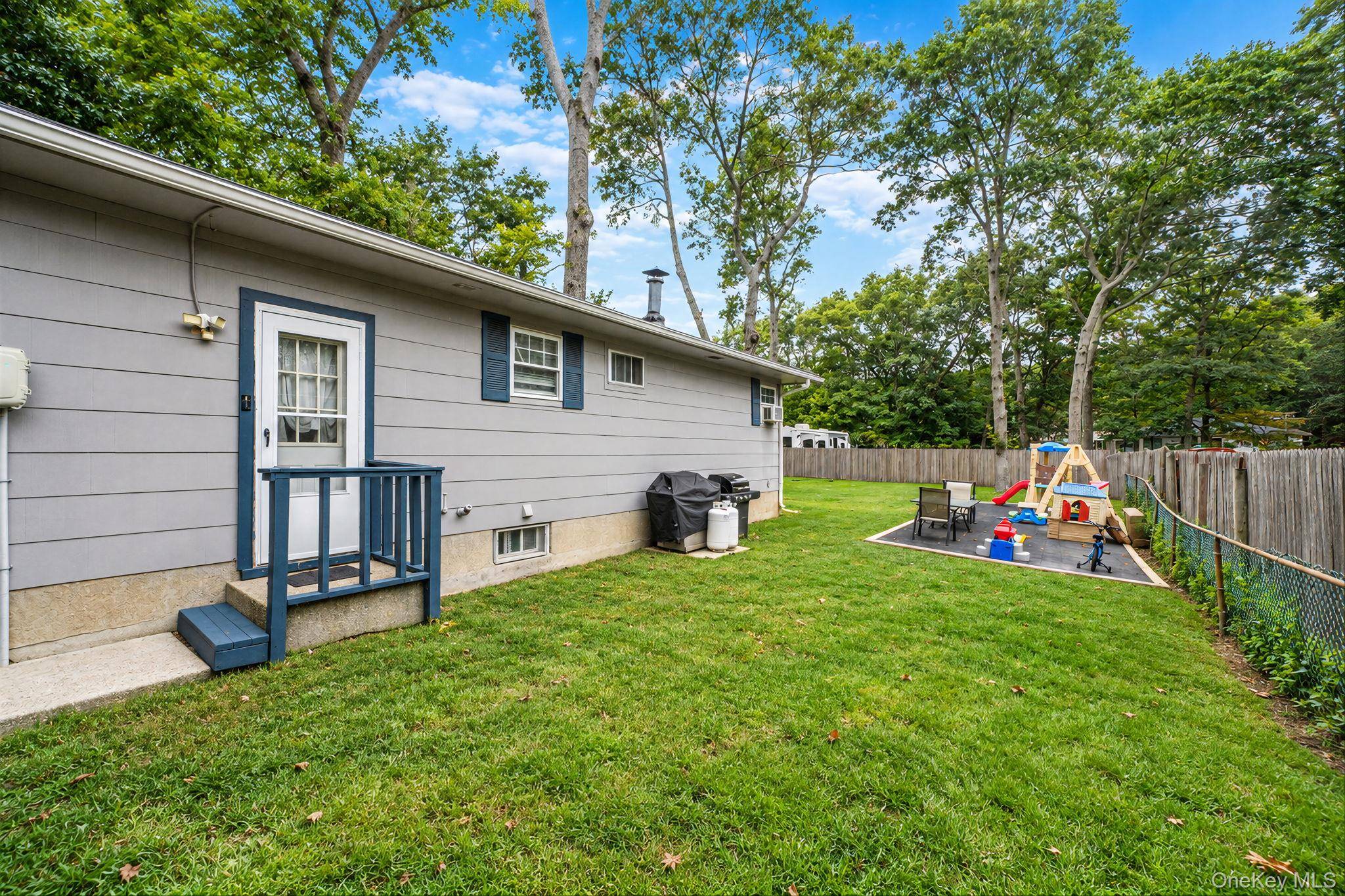 129 Shinnecock AVE, Mastic, NY 11950