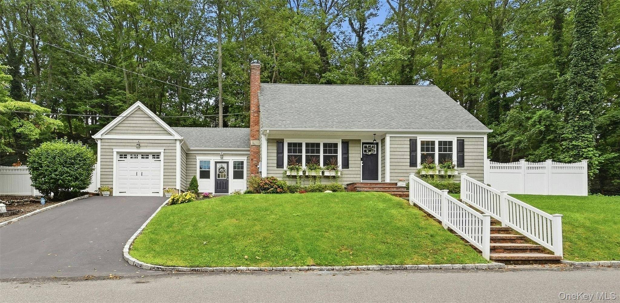 29 Harrison DR, Northport, NY 11768