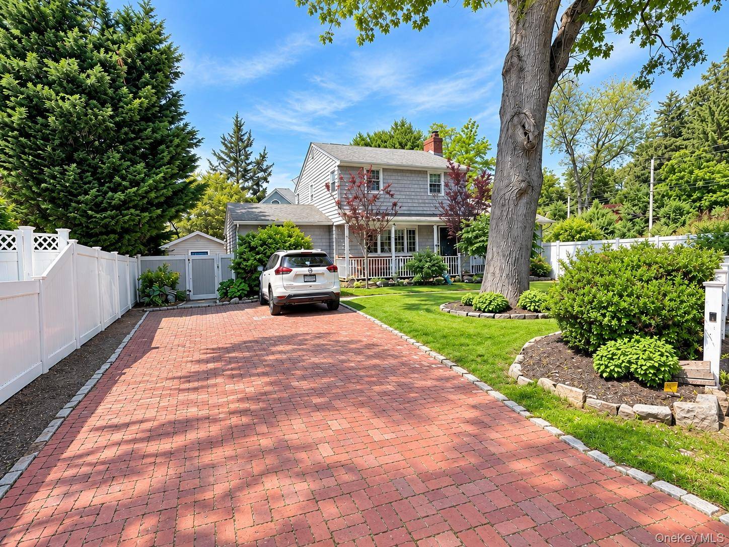 12 Cayuga AVE, East Northport, NY 11731