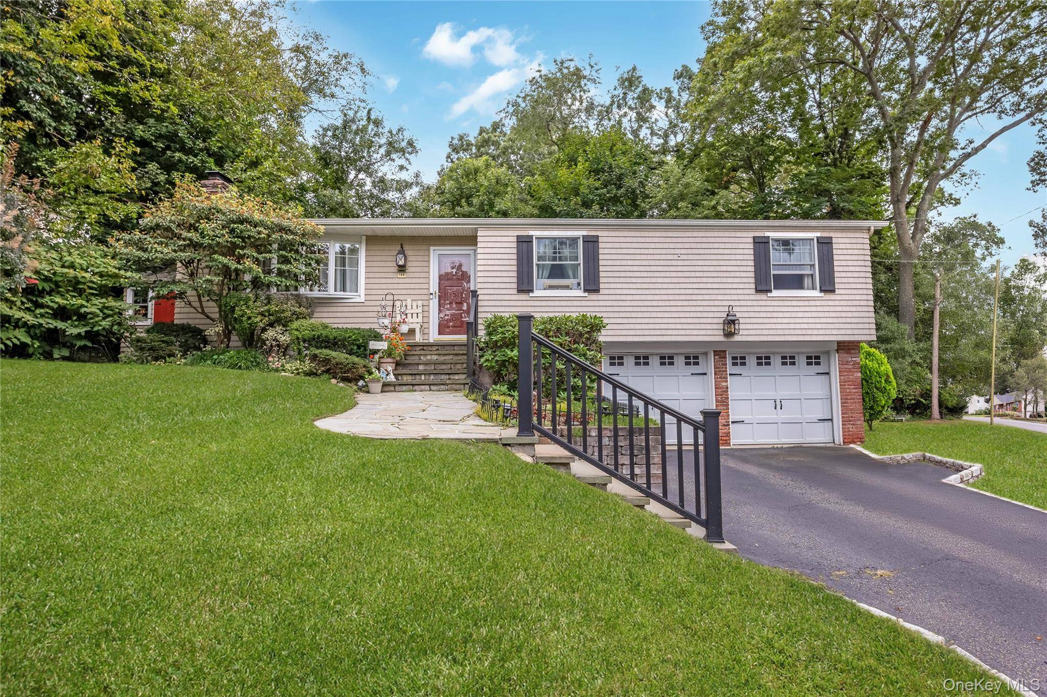 146 Elm ST, Ronkonkoma, NY 11779
