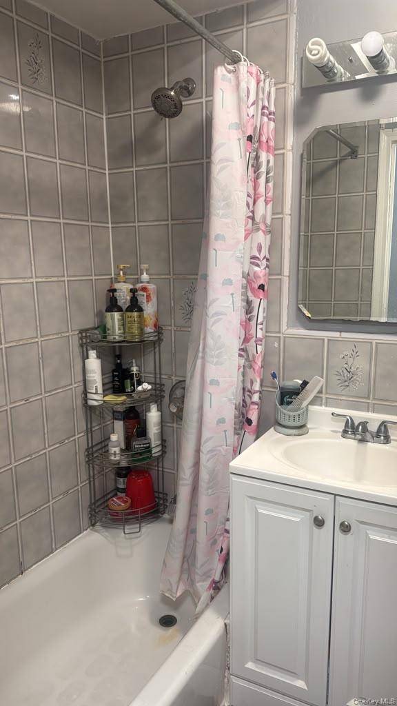 84-60 Little Neck Pkwy #1, Floral Park, NY 11001