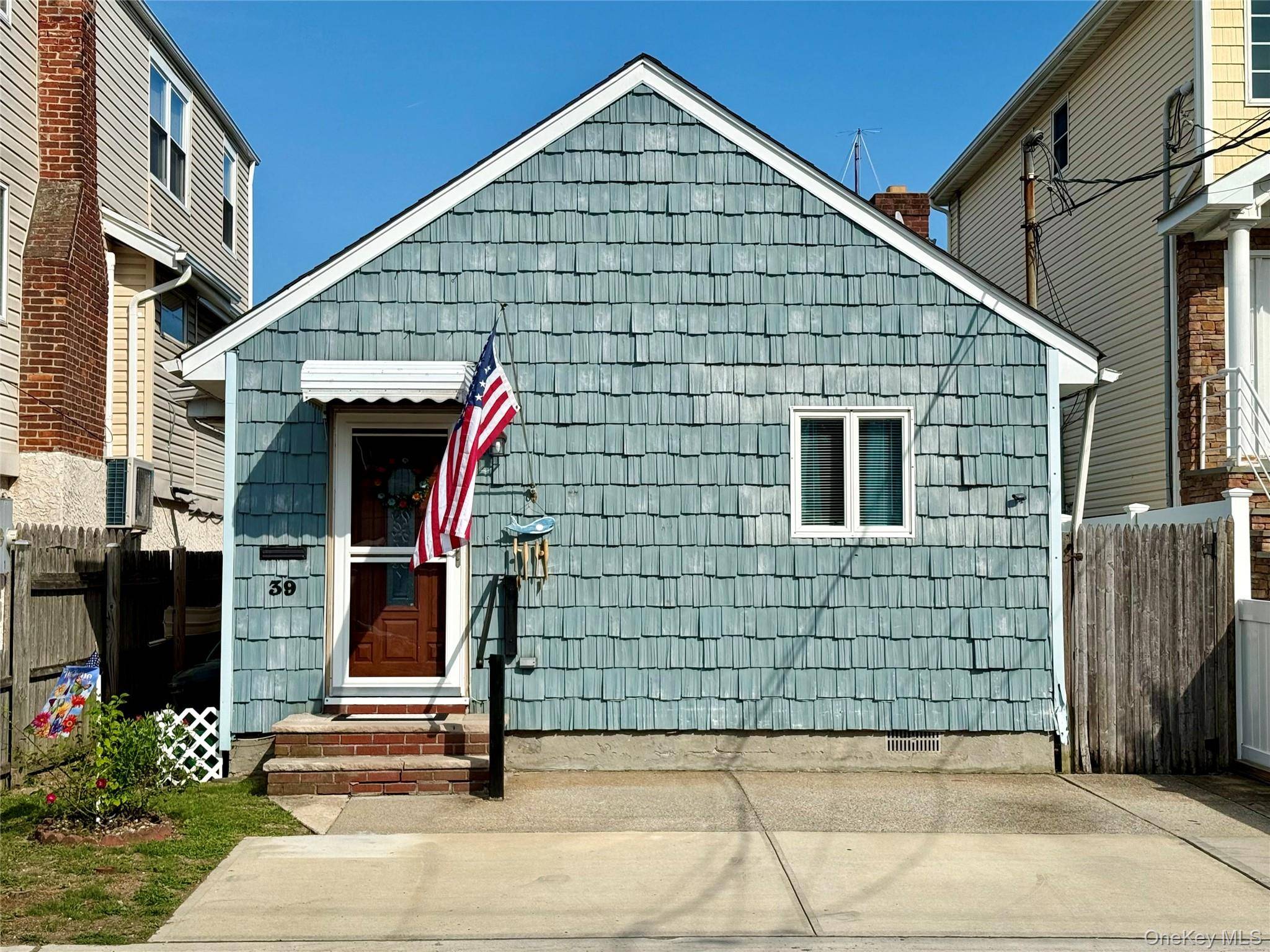 39 West BLVD, East Rockaway, NY 11518