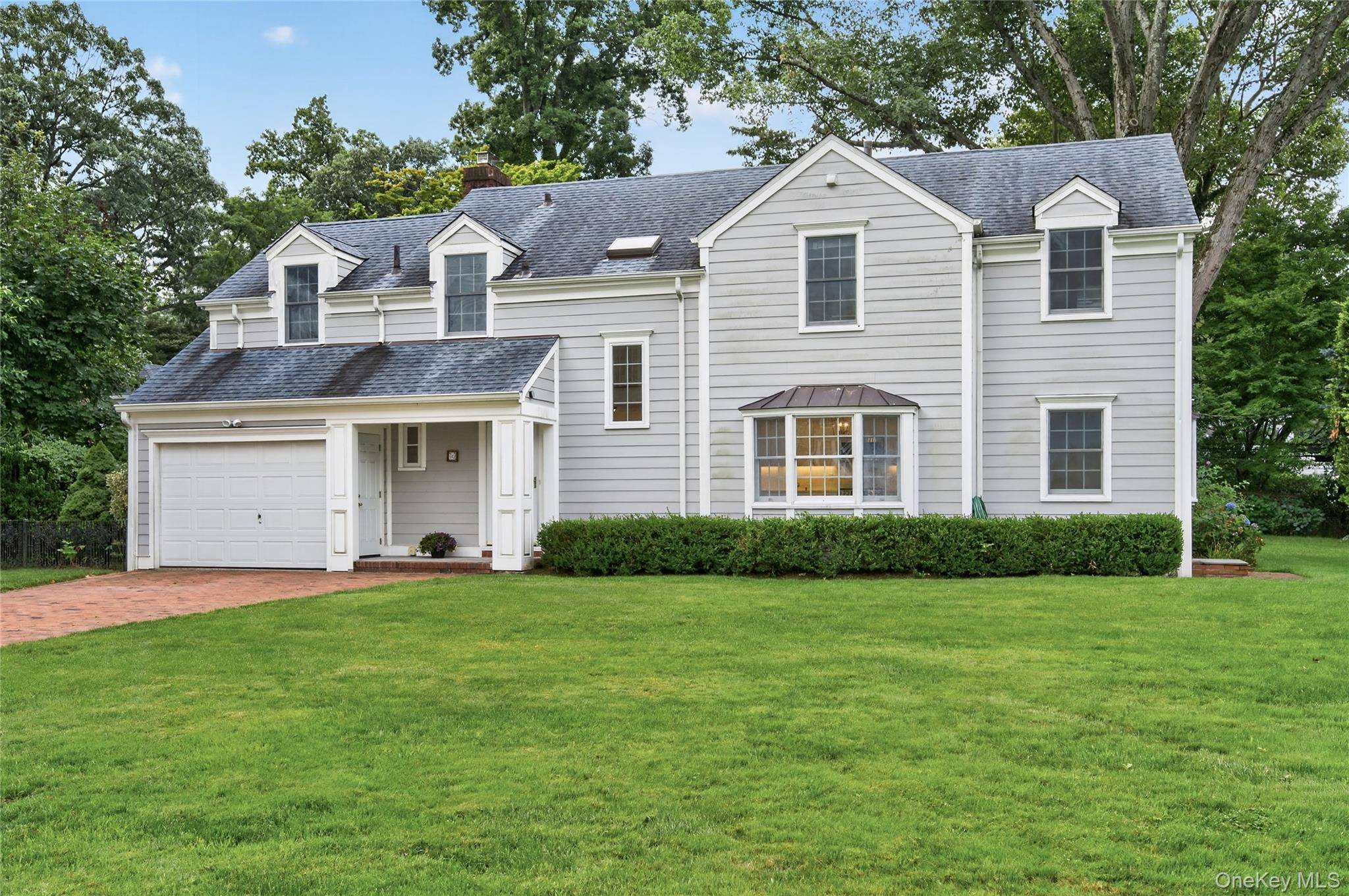 70 Woodedge RD, Manhasset, NY 11030