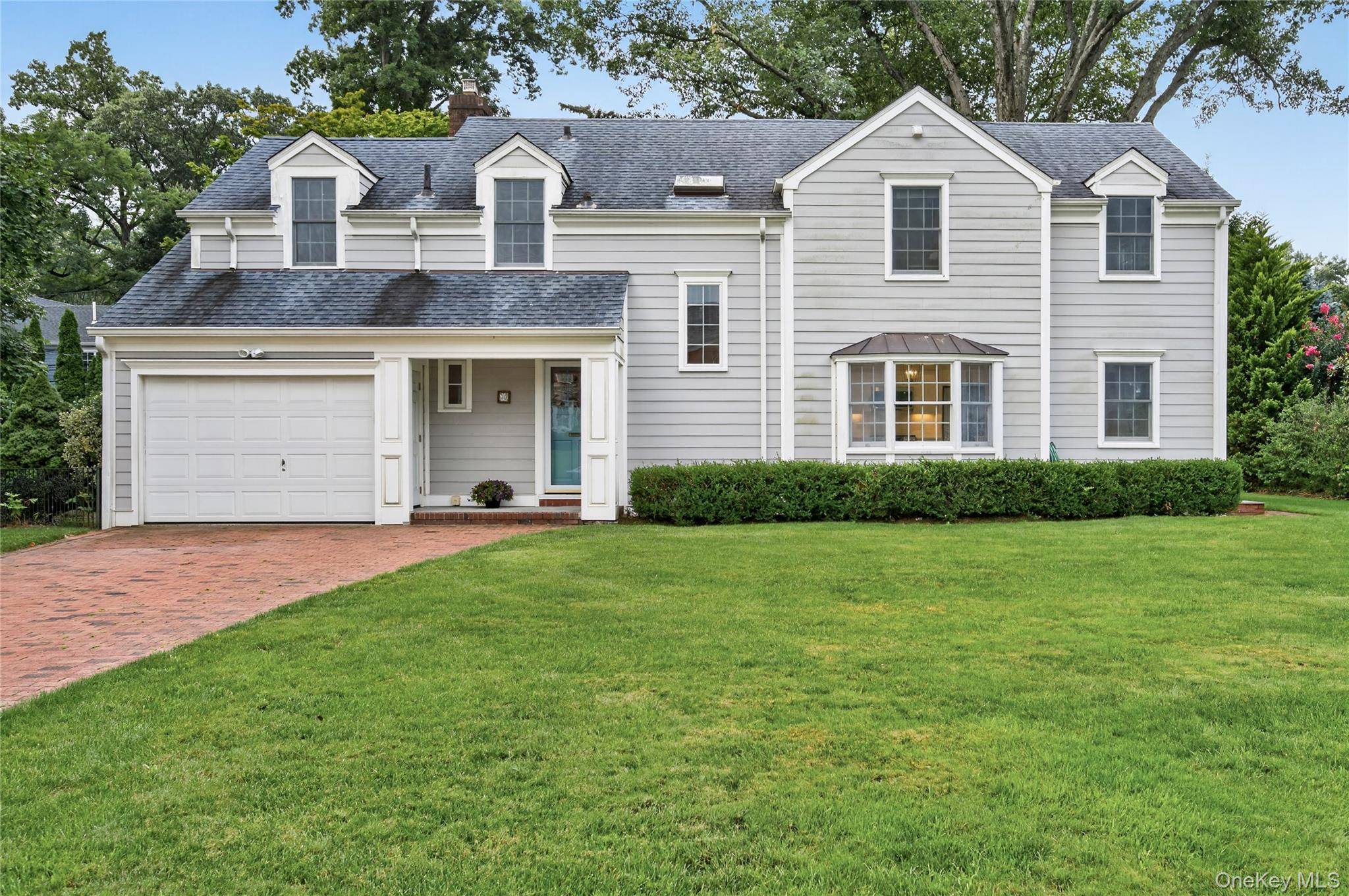 70 Woodedge RD, Manhasset, NY 11030