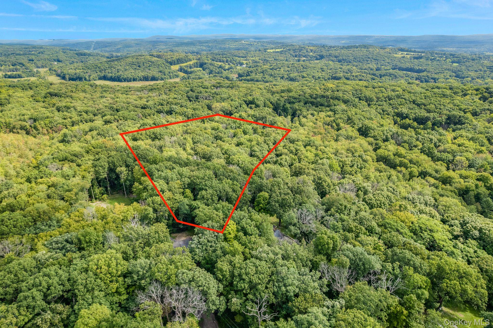 Contour LN, Salt Point, NY 12578