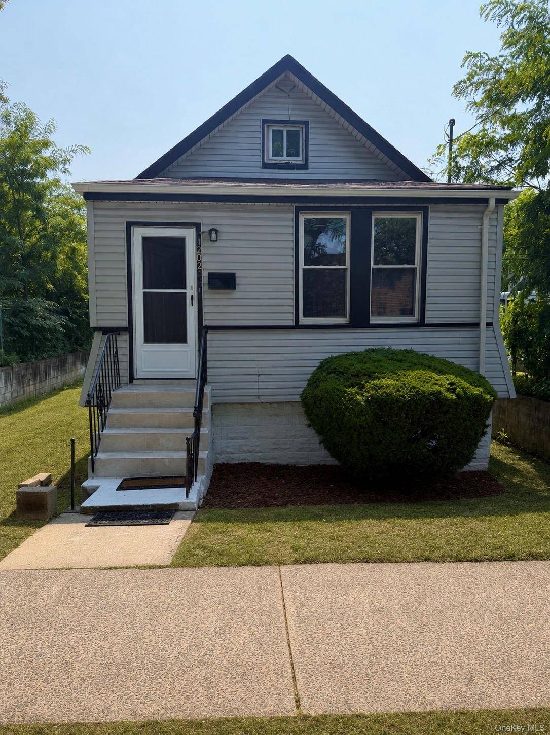 12022 Marsden ST, Jamaica, NY 11434