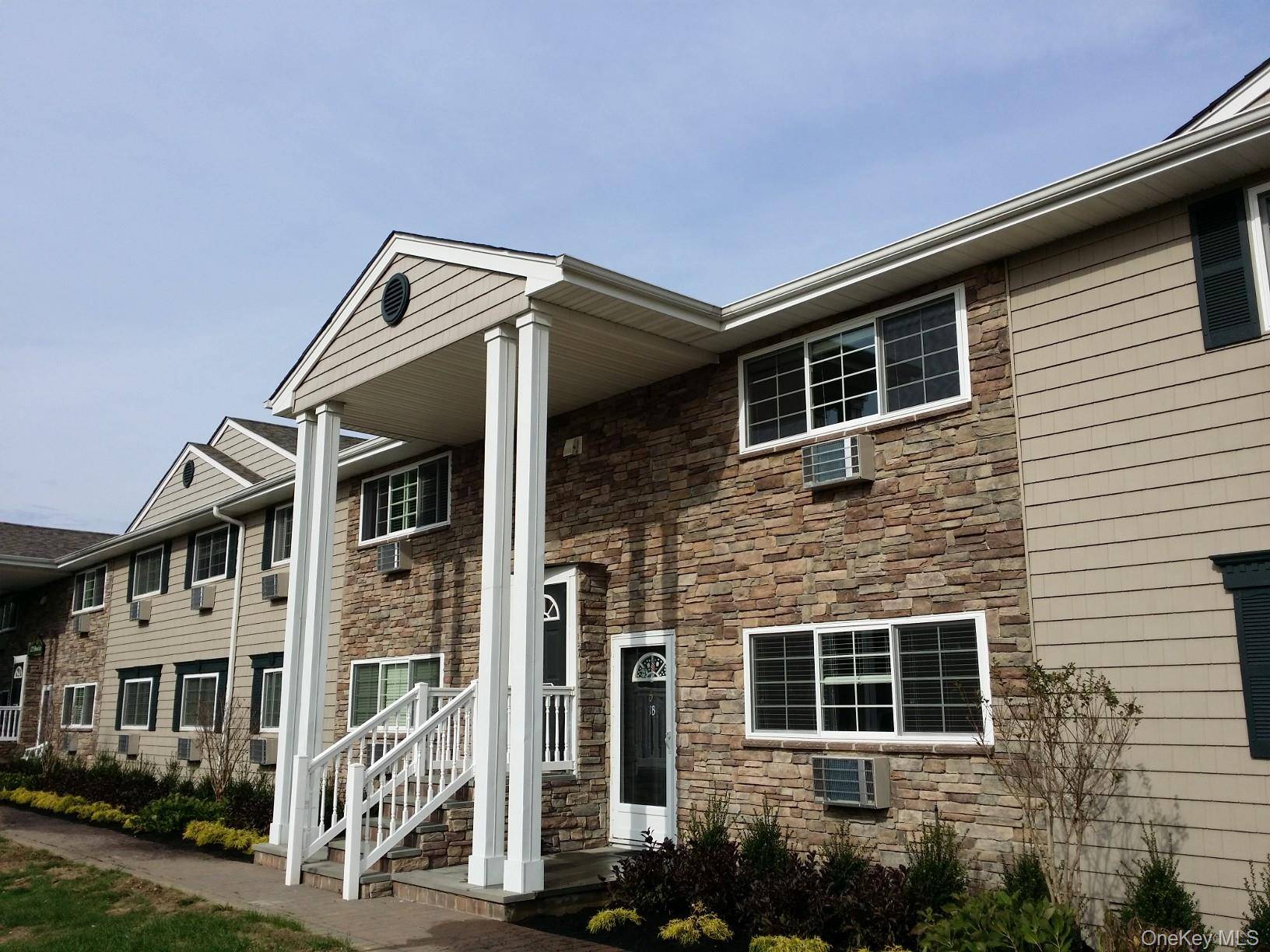 329 Brook AVE #329-2B, Bay Shore, NY 11706