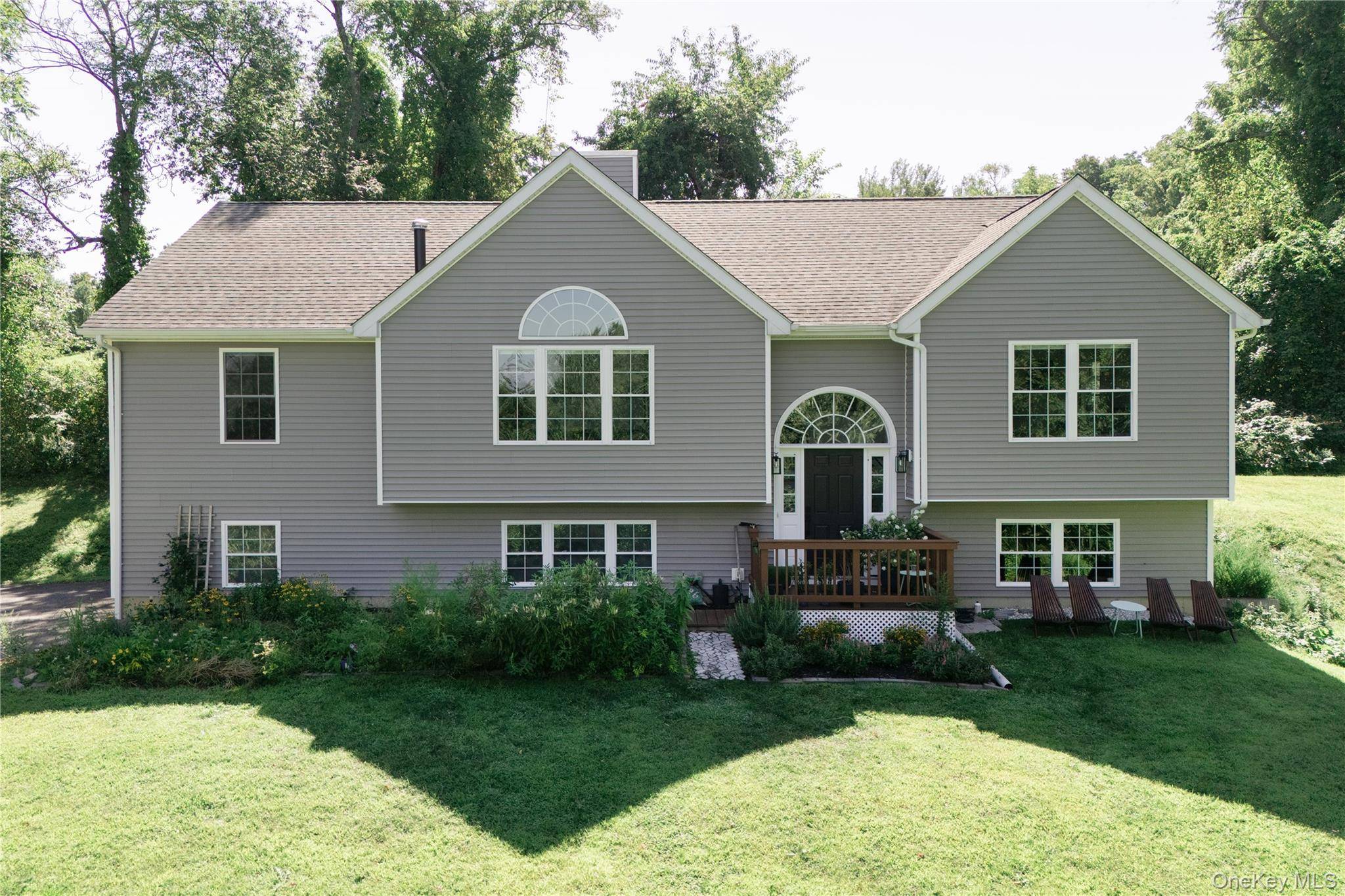 678 Plass RD, Pleasant Valley, NY 12569
