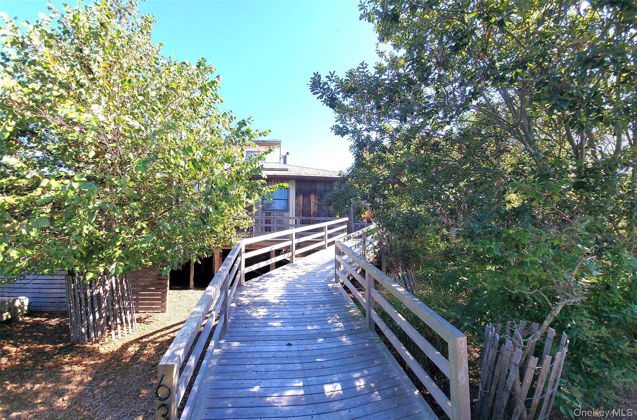 63 Holly WALK, Bay Shore, NY 11706