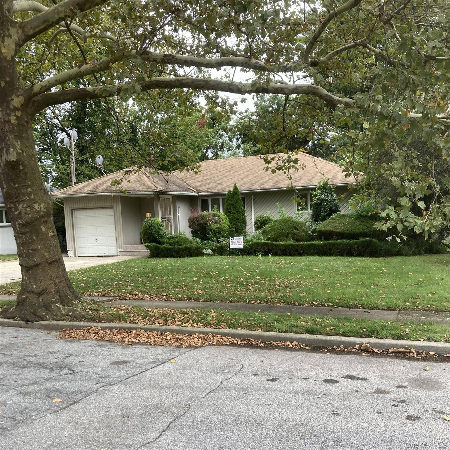 1375 Carole CT, Valley Stream, NY 11580