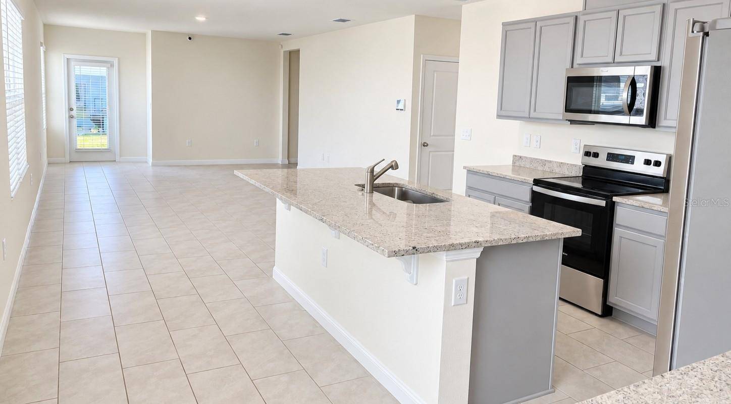 1011 BEAR HAMMOCK DR, Umatilla, FL 32784