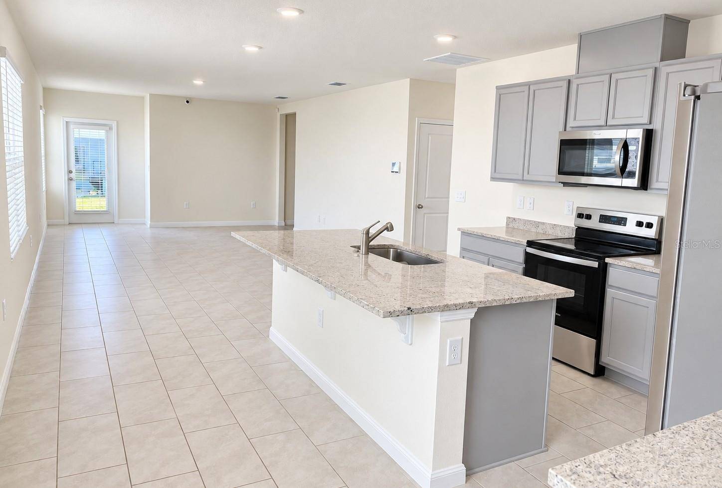 1011 BEAR HAMMOCK DR, Umatilla, FL 32784