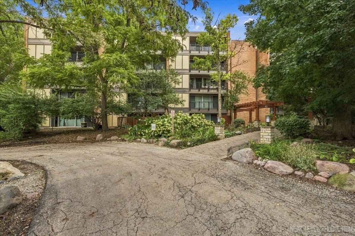 5900 Oakwood DR #1J, Lisle, IL 60532