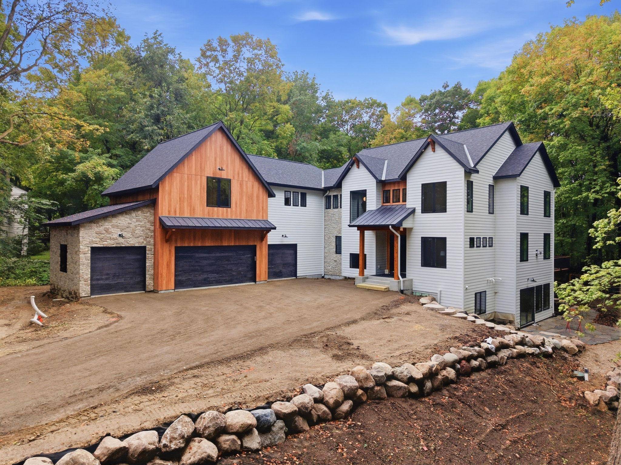 1426 Holdridge CIR, Wayzata, MN 55391