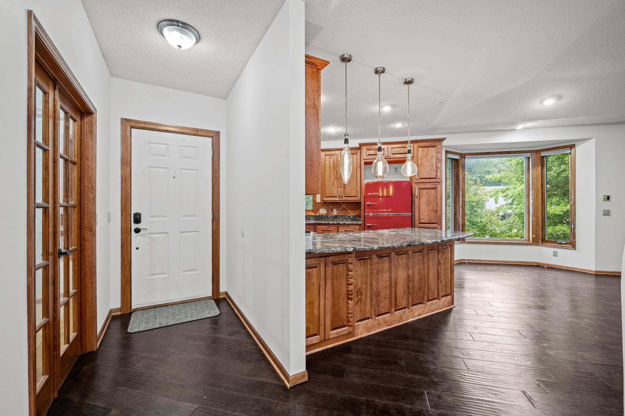 9250 Blackoaks LN N, Maple Grove, MN 55311